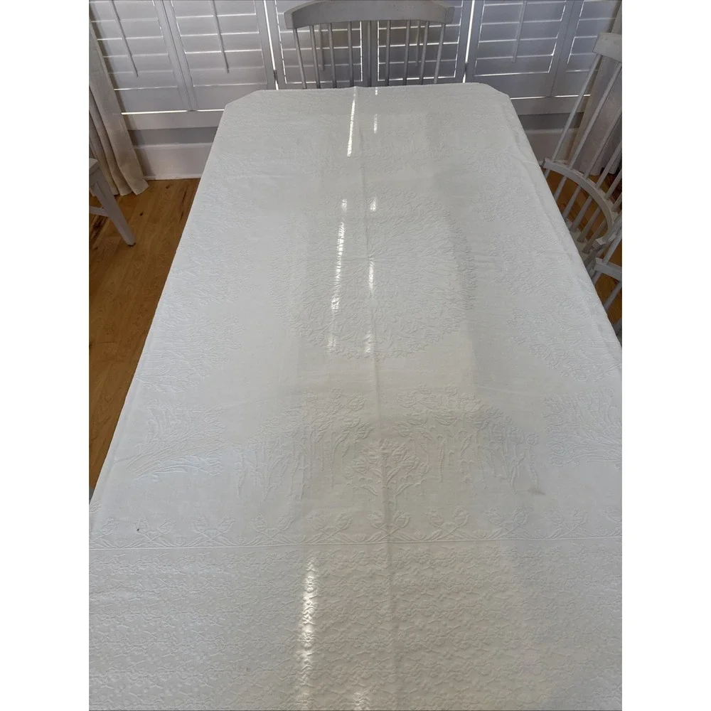 Stunning vintage Cloth tablecloth embossed With Tulips No Stains 6ft X 6ft‎